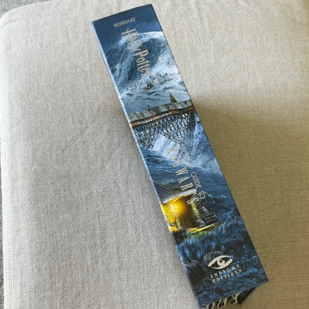 Harry Potter: A Pop-Up Guide to Hogwarts - Picture 2 of 11